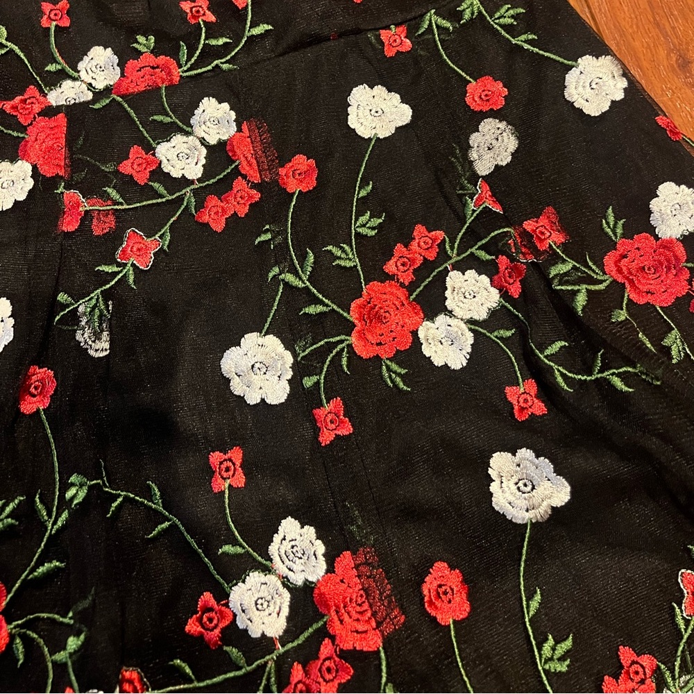 Rose Embroidered Romper - Picture 3 of 3